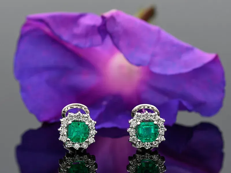 Pendientes de Oro con Diamantes y Esmeralda