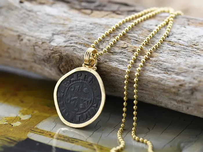 Colgante de Oro con Moneda Medieval