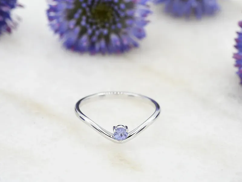 Wave Ring in White Gold with Tanzanite