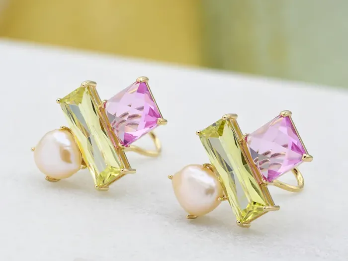 Gold Earrings with Pearl