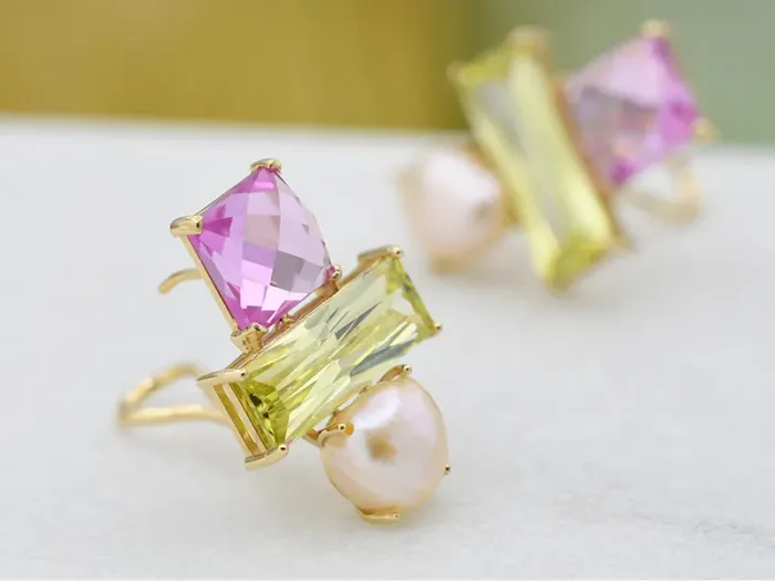 Gold Earrings with Pearl