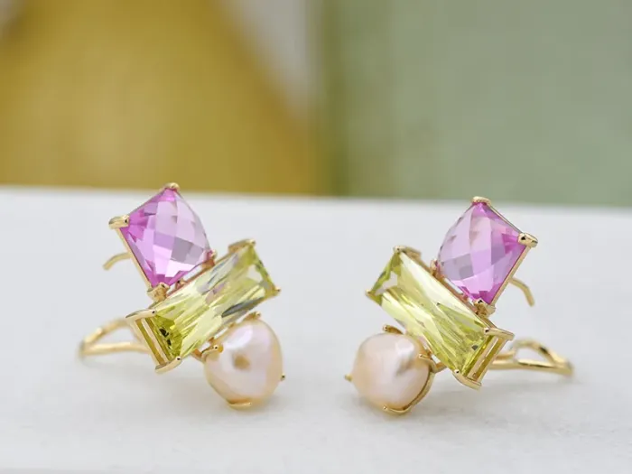 Gold Earrings with Pearl