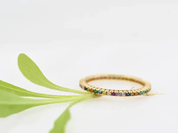 Anillo de Oro con Circonitas de Colores