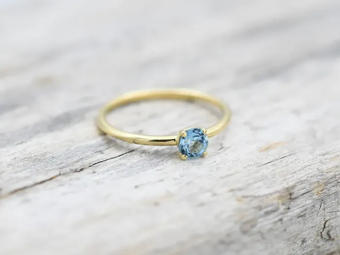 18k Yellow Gold Ring with Swiss Topaz