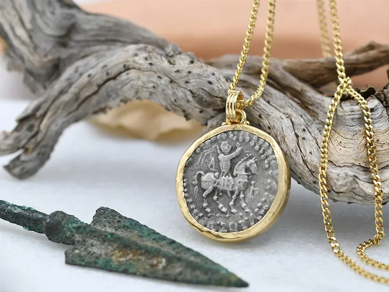 Colgante de Oro con Moneda Escita Colgante de Oro con Moneda Escita