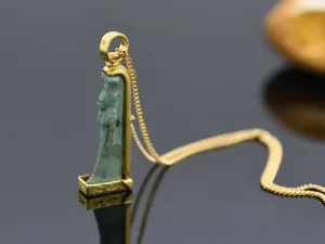 Colgante con Amuleto Exipcio da Deusa Isis
