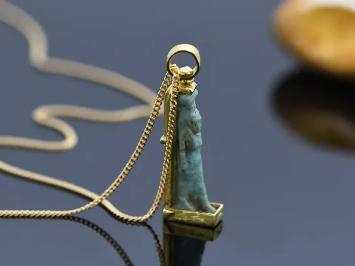 Colgante con Amuleto Exipcio da Deusa Isis