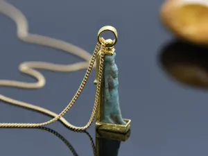 Colgante con Amuleto Exipcio da Deusa Isis