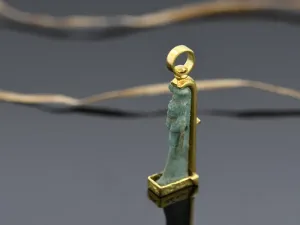 Colgante con Amuleto Exipcio da Deusa Isis