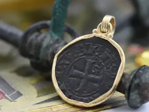 Colgante de Ouro con Moeda Medieval