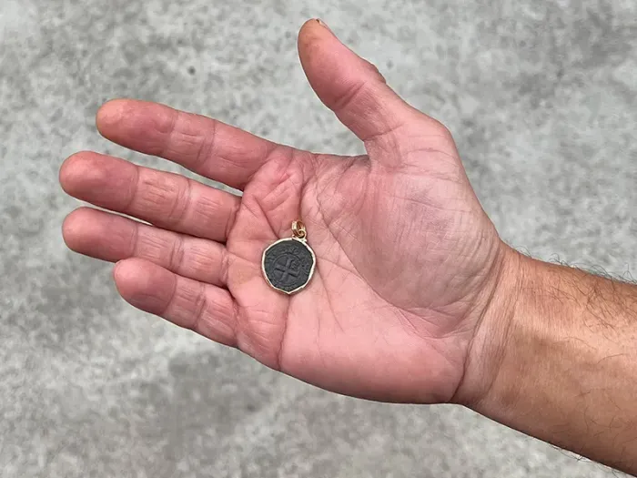 Colgante de Oro con Moneda Medieval