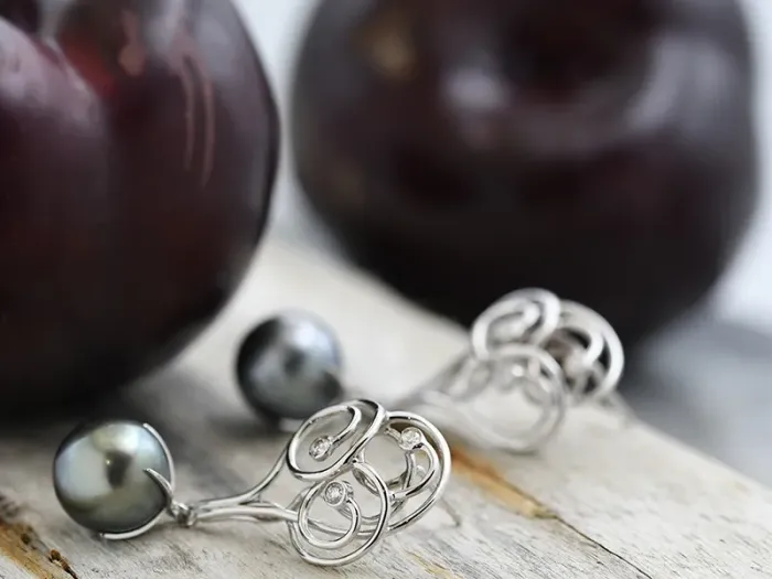 White Gold Earrings with Diamonds and Tahitian Pearl