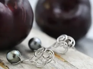 White Gold Earrings with Diamonds and Tahitian Pearl
