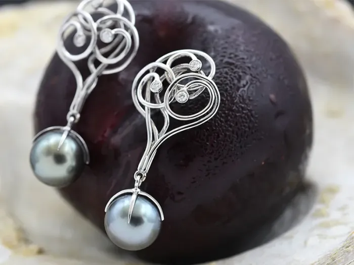 White Gold Earrings with Diamonds and Tahitian Pearl