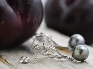 White Gold Earrings with Diamonds and Tahitian Pearl