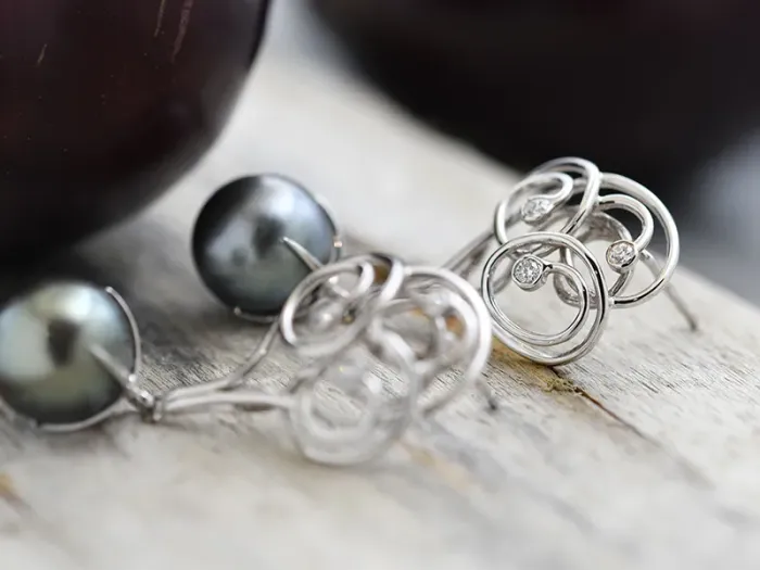 White Gold Earrings with Diamonds and Tahitian Pearl