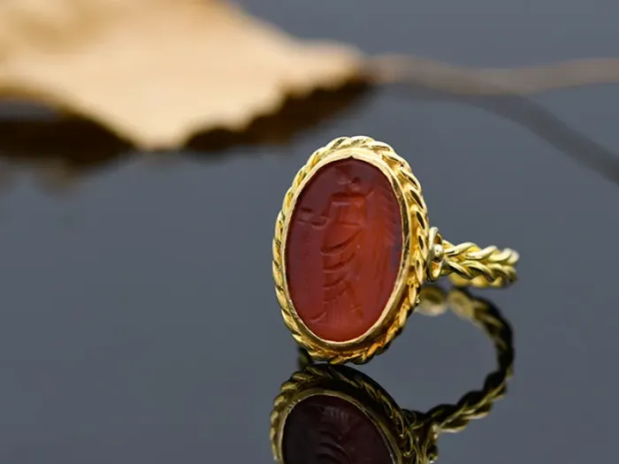 Anillo de Oro con Sello De Cornalina