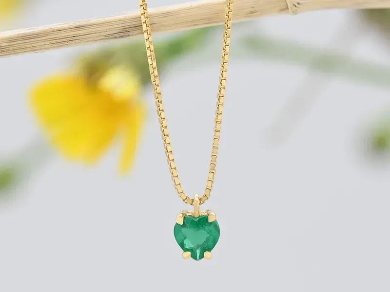 Colgante con Esmeralda Talla Corazón
