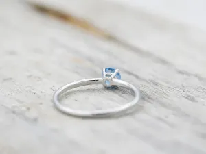 Anillo de Oro Blanco con Topacio Swiss