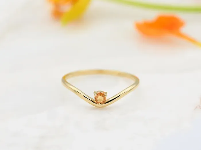 Wave Ring in Gold with Emerald