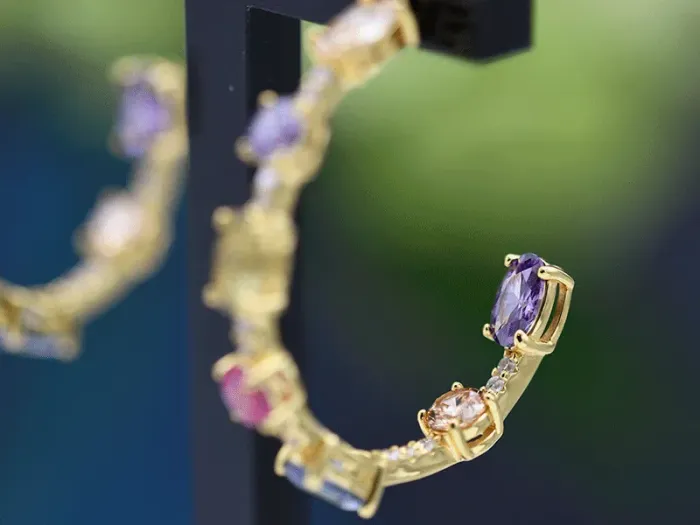 Aros de Plata Dorada con Piedras