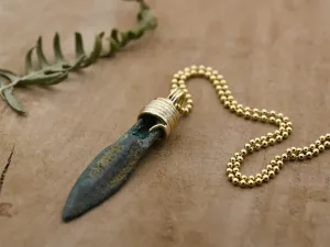Colgante con Punta de Flecha Griega