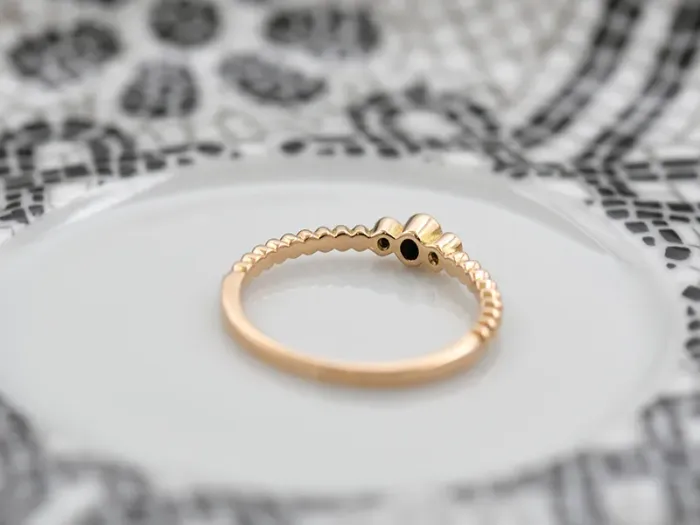 Anillo de Oro Rosa con Diamantes Negros