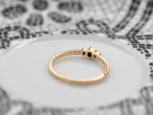 Anillo de Oro Rosa con Diamantes Negros