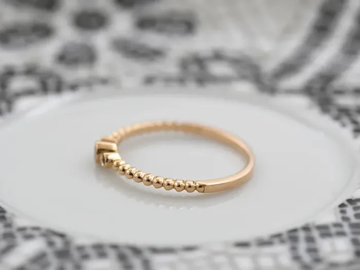 Anillo de Oro Rosa con Diamantes Negros