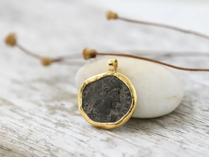 Colgante de Oro con Moneda Romana