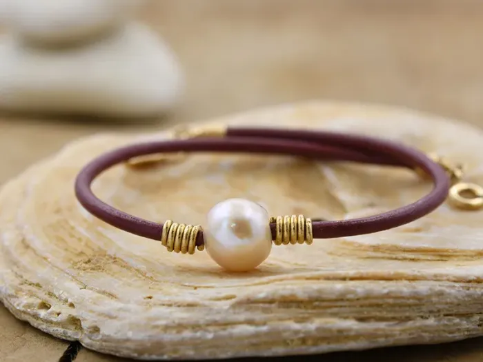 Leather and Gold Bracelet with Pearl