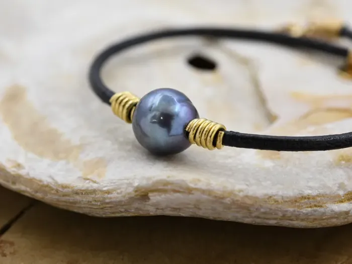 Leather and Gold Bracelet with Pearl