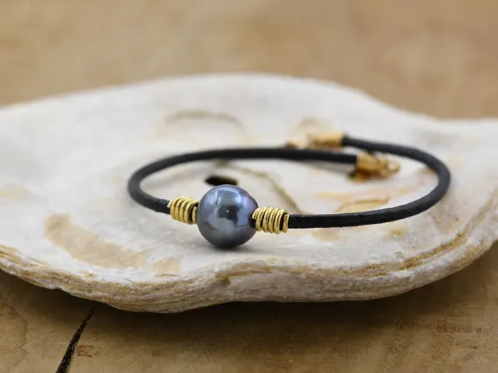 Leather and Gold Bracelet with Pearl