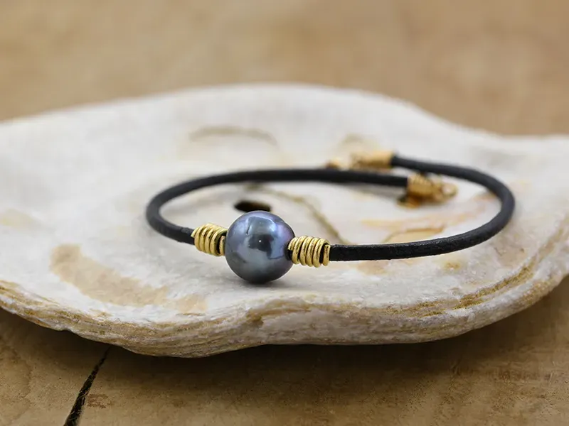 Leather and Gold Bracelet with Pearl