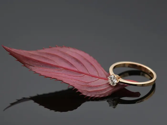 Anillo Solitario de Oro Rosa con Brillante 0,30 qt