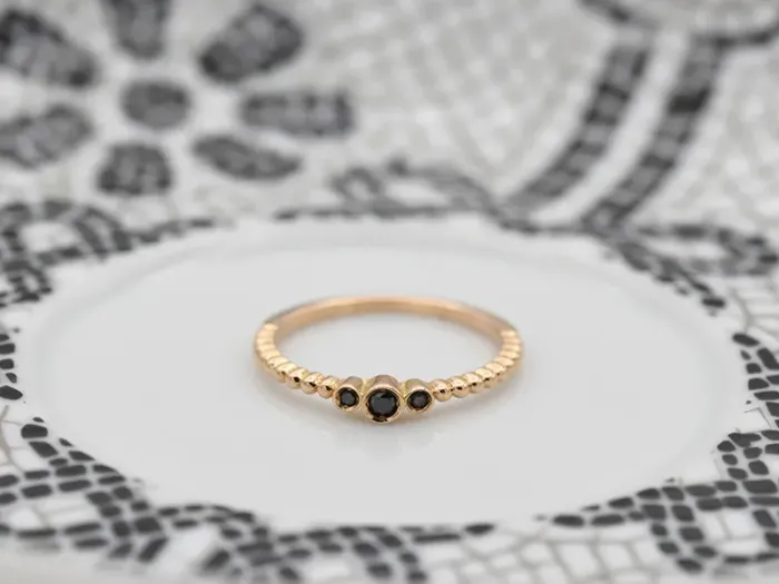 Anel de Ouro Rosa con Diamantes Negros