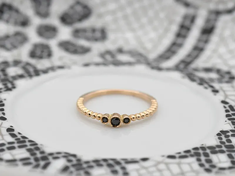 Anel de Ouro Rosa con Diamantes Negros
