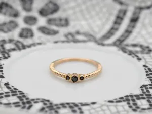 Anel de Ouro Rosa con Diamantes Negros