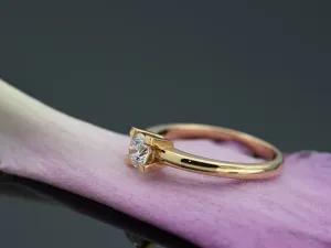 Anillo Solitario de Oro Rosa con Brillante 0,40 qt
