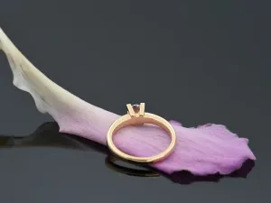 Anel Solitario de Ouro Rosa con Diamante 0,40qt Anel Solitario de Ouro Rosa con Diamante 0,40qt