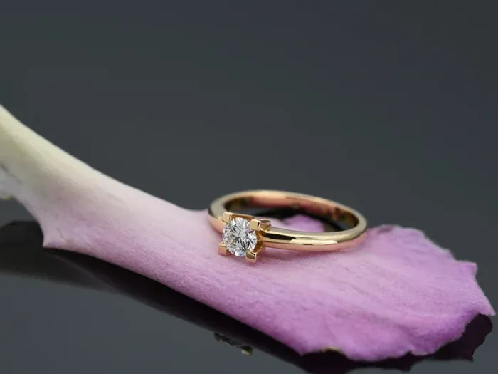 Anel Solitario de Ouro Rosa con Diamante 0,40qt