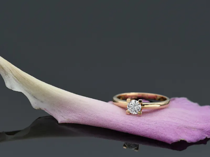 Anillo Solitario de Oro Rosa con Brillante 0,40 qt Anillo Solitario de Oro Rosa con Brillante 0,40 qt