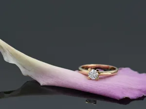 Anillo Solitario de Oro Rosa con Brillante 0,40 qt