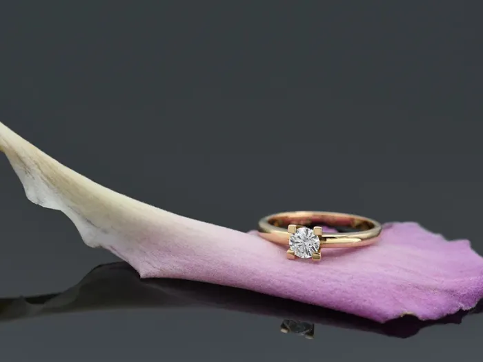 Anel Solitario de Ouro Rosa con Diamante 0,40qt