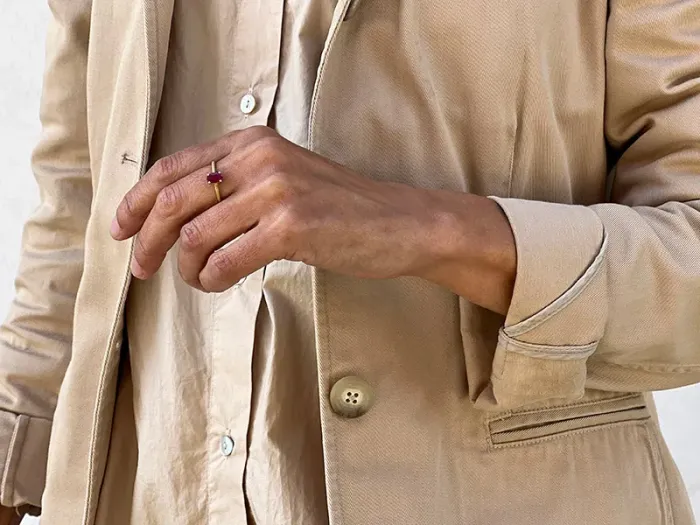 Anillo de Oro Amarillo con Rubí 0.92qt