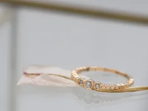 Anillo de Oro Rosa con Brillantes de 0,045 qt