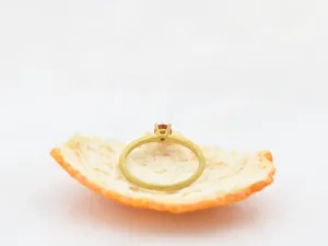 Anillo de Oro Amarillo con Zafiro Naranja