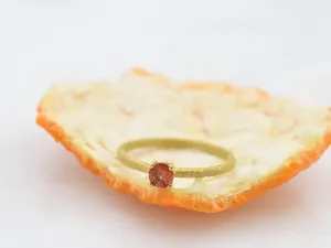 Anillo de Oro Amarillo con Zafiro Naranja