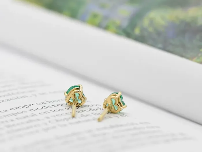 Pendentes de Ouro Amarelo con Esmeraldas Talla Corazón