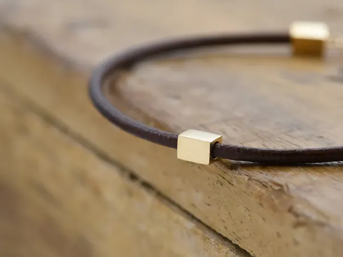 Pulsera de Cuero y Oro